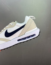 Cargar imagen en el visor de la galería, Air Max Dawn White Midnight Navy Light Bone DH5131-100