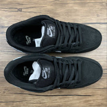 Cargar imagen en el visor de la galería, SB Dunk Low PRO “Fog” Black Cool Grey-Black-Black BQ6817-010