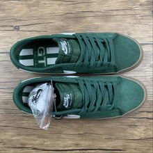 Cargar imagen en el visor de la galería, SB Blazer Low GT Green Gum