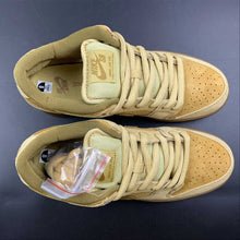 Cargar imagen en el visor de la galería, SB Dunk Low TRD QS Dune Twig-Wheat-Gum Med Brown