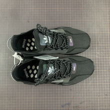 Cargar imagen en el visor de la galería, Adidas NMD R1 V2 Core Black Iridescent
