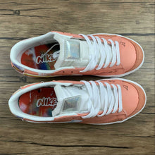 Cargar imagen en el visor de la galería, Blazer Low 77 Vintage “Ecstasy Crimson” White-Black-Pulse Lake Blue