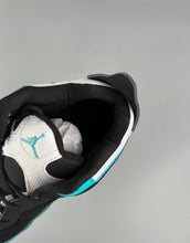 Cargar imagen en el visor de la galería, Jordan Courtside 23 Black Green White AR1002-003