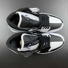 Cargar imagen en el visor de la galería, Air Jordan 1 Mid SE White Black-White DR0502-101