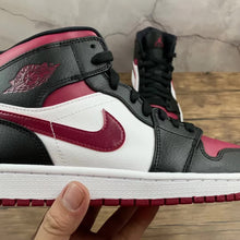 Cargar imagen en el visor de la galería, Air Jordan 1 Mid Noble Red 554724-066