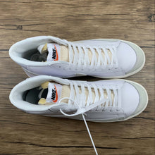 Cargar imagen en el visor de la galería, Blazer Mid 77 Vintage Light Bone White Grey-Sail