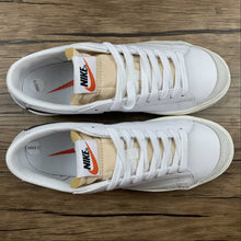 Cargar imagen en el visor de la galería, Blazer Low 77 Vintage White Black DA6364-100