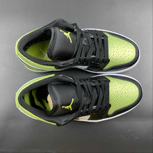 Cargar imagen en el visor de la galería, Air Jordan 1 Low SE Black Black Cyber White DX4446-301