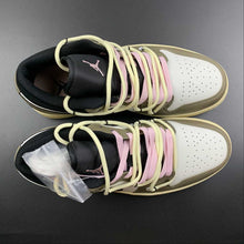 Cargar imagen en el visor de la galería, Air Jordan 1 Low “Made With Love” Brown Grey 553558-062