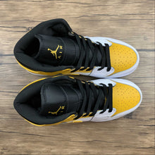 Cargar imagen en el visor de la galería, Air Jordan 1 Mid (GS) White University Gold-Black (2021) 554725-170