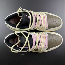 Cargar imagen en el visor de la galería, Air Jordan 1 Low “Made With Love” Grey Brown 553558-062