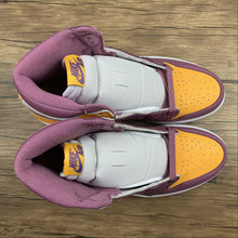 Cargar imagen en el visor de la galería, Air Jordan 1 High OG White Purple Yellow (2021) 555088-706