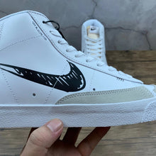 Cargar imagen en el visor de la galería, Blazer Mid 77 Sketch White Black