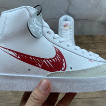 Cargar imagen en el visor de la galería, Blazer Mid 77 Sketch White Red