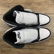 Cargar imagen en el visor de la galería, Air Jordan 1 Retro High OG Black White-Black 555088-010