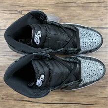 Cargar imagen en el visor de la galería, Air Jordan 1 Retro High OG Black Grey Treason (2021) 555088-036