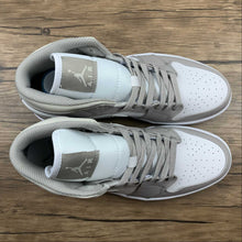 Cargar imagen en el visor de la galería, Air Jordan 1 Mid College Grey Light Bone-White (2021) 554724 082