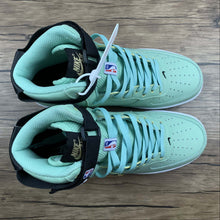 Cargar imagen en el visor de la galería, Air Force 1 High 07 LV8 Enamel Green Enamel Green CT2306-300