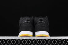 Cargar imagen en el visor de la galería, Dunk High Pro SB Black Black-White-Laser Orange 305050-034
