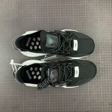 Cargar imagen en el visor de la galería, Adidas NMD R1 V2 Black White