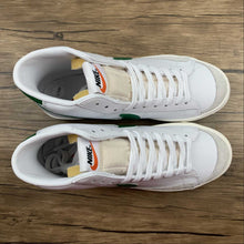 Cargar imagen en el visor de la galería, Blazer Mid 77 Vintage “Pine Green” White Pine Green