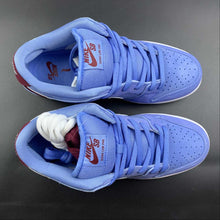 Cargar imagen en el visor de la galería, SB Dunk Low PRM Valor Blue Team Maroon