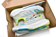 Cargar imagen en el visor de la galería, Adidas UltraBoost 22 White Skyrus Minrus