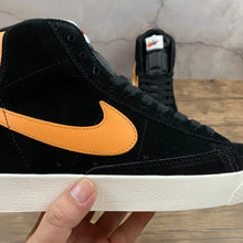 Cargar imagen en el visor de la galería, Blazer Mid 77 Vintage Black Amber Rise