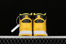 Cargar imagen en el visor de la galería, SB Dunk High Pro Black Yellow