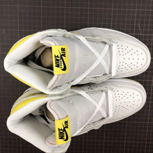 Cargar imagen en el visor de la galería, Air Jordan 1 Retro High OG White Volt 555088-170