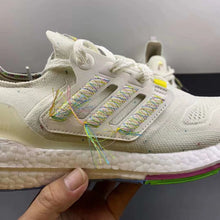 Cargar imagen en el visor de la galería, Adidas UltraBoost 22 White Light Yellow
