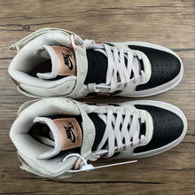 Cargar imagen en el visor de la galería, Air Force 1 HI Lt Orewood Brn Mtlc Red Bronze DB5080-100