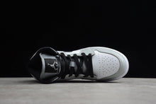 Cargar imagen en el visor de la galería, Air Jordan 1 Mid (GS) Lt Smoke Grey-Black-White