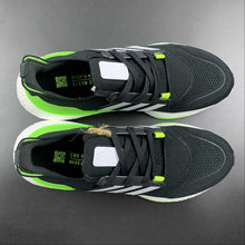 Cargar imagen en el visor de la galería, Adidas UltraBoost 22 Black White Green GX6640