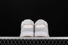 Cargar imagen en el visor de la galería, SB Dunk Low TRD Beige White Jade AR0778-006