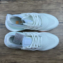 Cargar imagen en el visor de la galería, Adidas UltraBoost 22 White Light Blue GY6227