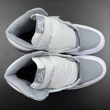 Cargar imagen en el visor de la galería, Air Jordan 1 Retro High OG Stealth White (2022) 555088-037