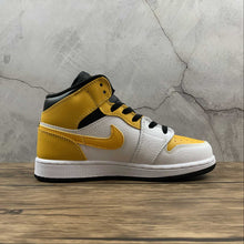 Cargar imagen en el visor de la galería, Air Jordan 1 Mid (GS) White University Gold-Black (2021) 554725-170