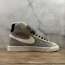 Cargar imagen en el visor de la galería, Blazer Mid 77 Vintage SE Wild College Grey Light Bone