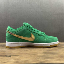 Cargar imagen en el visor de la galería, SB Dunk Low PRO “St Patrick’s Day” Green Gold White BQ6817-303