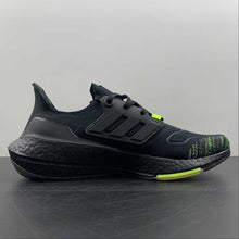 Cargar imagen en el visor de la galería, Adidas UltraBoost 22 Black Green Yellow