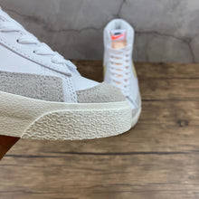 Cargar imagen en el visor de la galería, Blazer Mid “Pale Orange”