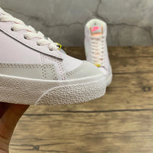 Cargar imagen en el visor de la galería, Blazer Mid 77 Digital Pink CZ0376-500