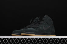 Cargar imagen en el visor de la galería, Dunk High Pro SB Black Black-Gum Light Brown 305050-029