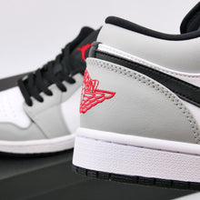 Cargar imagen en el visor de la galería, Air Jordan 1 Low Light Smoke Grey 553560-030