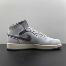 Cargar imagen en el visor de la galería, Air Jordan 1 Mid White Stealth 554724-135