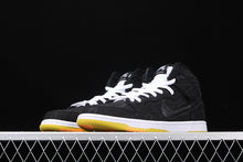 Cargar imagen en el visor de la galería, Dunk High Pro SB Black Black-White-Laser Orange 305050-034