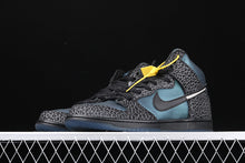 Cargar imagen en el visor de la galería, SB Dunk High Pro QS Black Sheep Black Black Dark Grey BQ6827-001