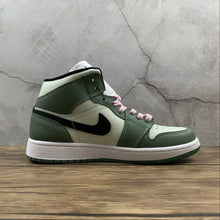 Cargar imagen en el visor de la galería, Air Jordan 1 Mid SE Dutch Green Black Barely Green (2021) CZ0774 300