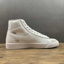 Cargar imagen en el visor de la galería, Blazer Mid 77 SE “Sisterhood” White White Hyper Royal CZ4627-100
